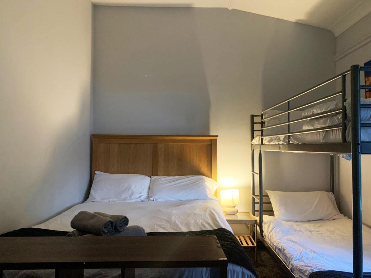 Gorton Mount Hotel Манчестер Номер фото